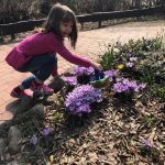 Die Kinder haben Osternester gesucht. - Im Garten -