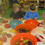 Obst schneiden ... Obst schneiden ...