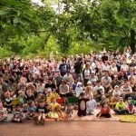 Viele Gäste sind gekommen.