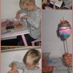 Eier mit Wolle umwickeln.