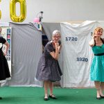 Die Party ging weiter mit den ErzieherInnen und einer musikalischen Reise durch "50 Jahre" Kita Spatzennest.