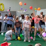 "Das Finale"
begleitet mit Luftballons, die zum Himmel gestiegen sind und viel Applaus von den Zuschauern.